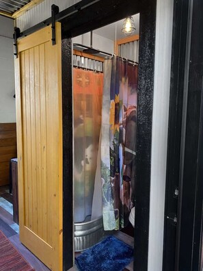 淋浴设施、吹风机