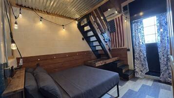 1 bedroom, iron/ironing board, travel crib, WiFi