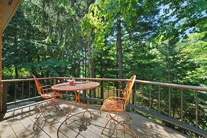 Outdoor dining - Mill Pond, large patio, pet friendly, walk to town (Northport)