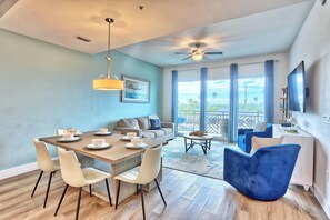 Living area - The Harbor Condo 308 - Premier (Madeira Beach)