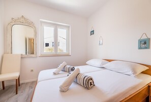 2 bedrooms, desk, free WiFi, bed sheets