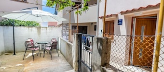 Fantastic studio just 100 metres from the beach in the middle of the romantic old town