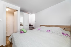 1 chambre, bureau, accès au Wi-Fi (inclus), literie fournie