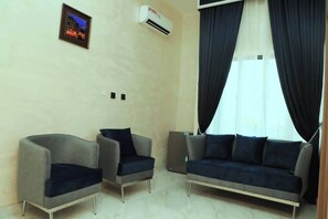 Chambre Deluxe, balcon, vue ville | Coin séjour