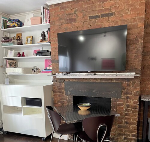 Chic Studio Apt in the East Village with WiFi and AC, Close to Subway
