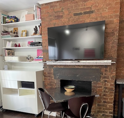 Chic Studio Apt in the East Village with WiFi and AC, Close to Subway