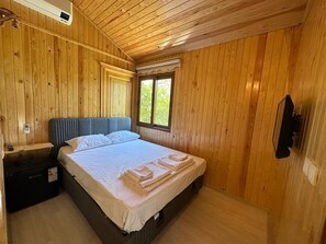 Comfort bungalow, balkon, uitzicht op tuin | Geluiddichte muren, gratis wifi