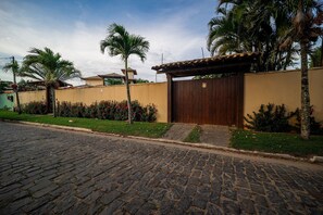 Deluxe Villa | Property grounds