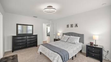 3 slaapkamers, een strijkplank/strijkijzer, internet, beddengoed