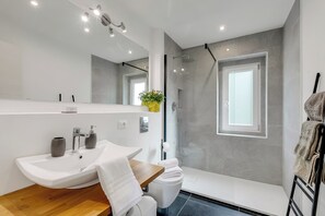 Familienapartment, Mehrere Schlafzimmer (Cozy Apt inTypical Hayloft with) | Badezimmer
