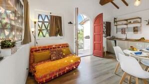 อพาร์ทเมนท์สำหรับครอบครัว, หลายห้องนอน (Cozy Apt inTypical Hayloft with) | บริเวณนั่งเล่น | ทีวี 21 นิ้ว พร้อมช่องดิจิตอล