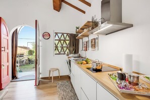 Familjelägenhet - flera sovrum (Cozy Apt inTypical Hayloft with) | Eget kök | Kylskåp, spishäll, diskmaskin och kaffe- och tebryggare