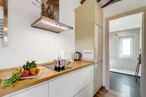 Familienapartment, 1 Schlafzimmer (Cozy Apt inTypical Hayloft with) | Eigene KĂŒche | KĂŒhlschrank, Herdplatte, GeschirrspĂŒler