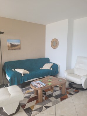 Living area - Rental 6 pers. Sublime sea-view terrace. Air conditioning. Top floor.  Parking (Canet-en-Roussillon)