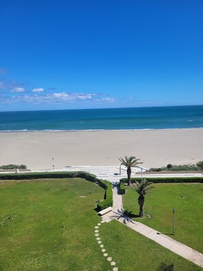 Beach - Rental 6 pers. Sublime sea-view terrace. Air conditioning. Top floor.  Parking (Canet-en-Roussillon)