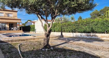 VILLA MONREDÓ. Spacious house with private pool and large garden.