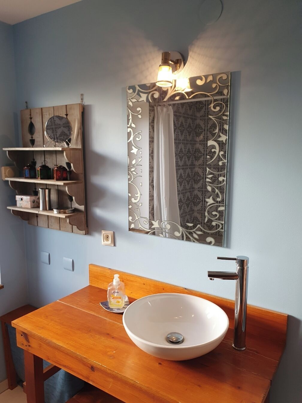 Dusche, Haartrockner, Toilettenpapier