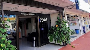 A hotel entrance with a sign reading "Hotel Humberto." - HOTEL HUMBERTO (Tepic)