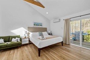 3 bedrooms, iron/ironing board, travel cot, free WiFi