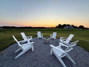 Property grounds - Eagles Crossing is a Newly Renovated 3-Bed Farmhouse with a Large Deck & Hot Tub (Anna)