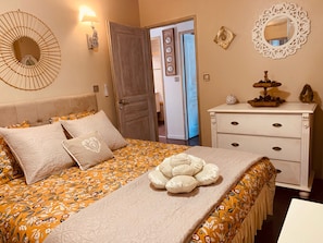 2 bedrooms - In Villa, Cosy apartment sleeps 4, Terrace, Private garden in Volpajola (Volpajola (20290))