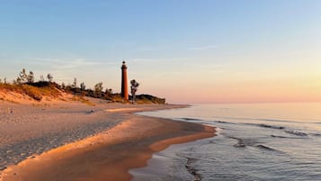 Plage à proximité, chaises longues