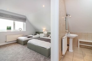 7 habitaciones, escritorio, tabla de planchar con plancha y wifi gratis 