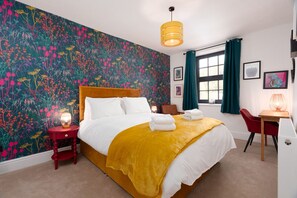 4 室のベッドルーム、デスク、アイロン / アイロン台、WiFi