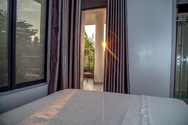 4 bedrooms, iron/ironing board, WiFi