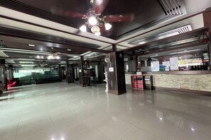 Lobby - Pongsatorn Mansion by Zuzu (Bangkok)