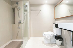 Bathroom - Pongsatorn Mansion by Zuzu (Bangkok)