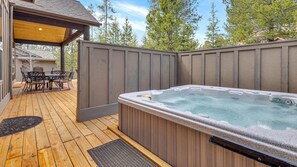 House, Multiple Beds (Warbler - Unit 6) | Outdoor dining - Warbler - Unit 6 (Bend)