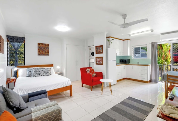 Iron/ironing board, WiFi, bed sheets