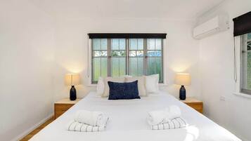 3 bedrooms, iron/ironing board, WiFi, bed sheets