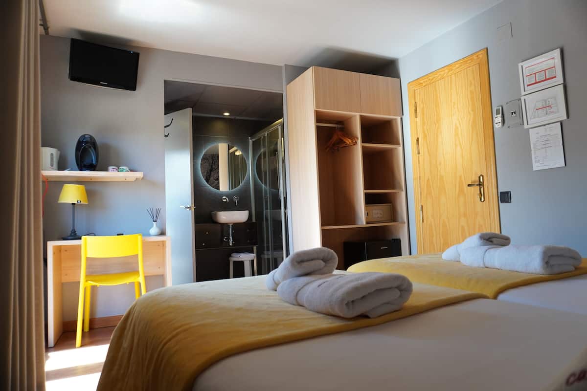 Comfort kamer, 1 twee- of 2 eenpersoonsbedden, balkon, uitzicht op stad | Een kluis op de kamer, individueel gedecoreerd, individueel gemeubileerd