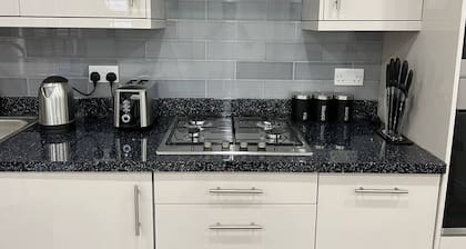 1 Bed Luxury Flat in Ilford close to station