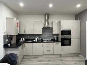 Private kitchen - 1 Bed Luxury Flat in Ilford close to station (Ilford)