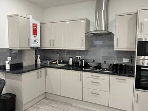 Private kitchen - 1 Bed Luxury Flat in Ilford close to station (Ilford)