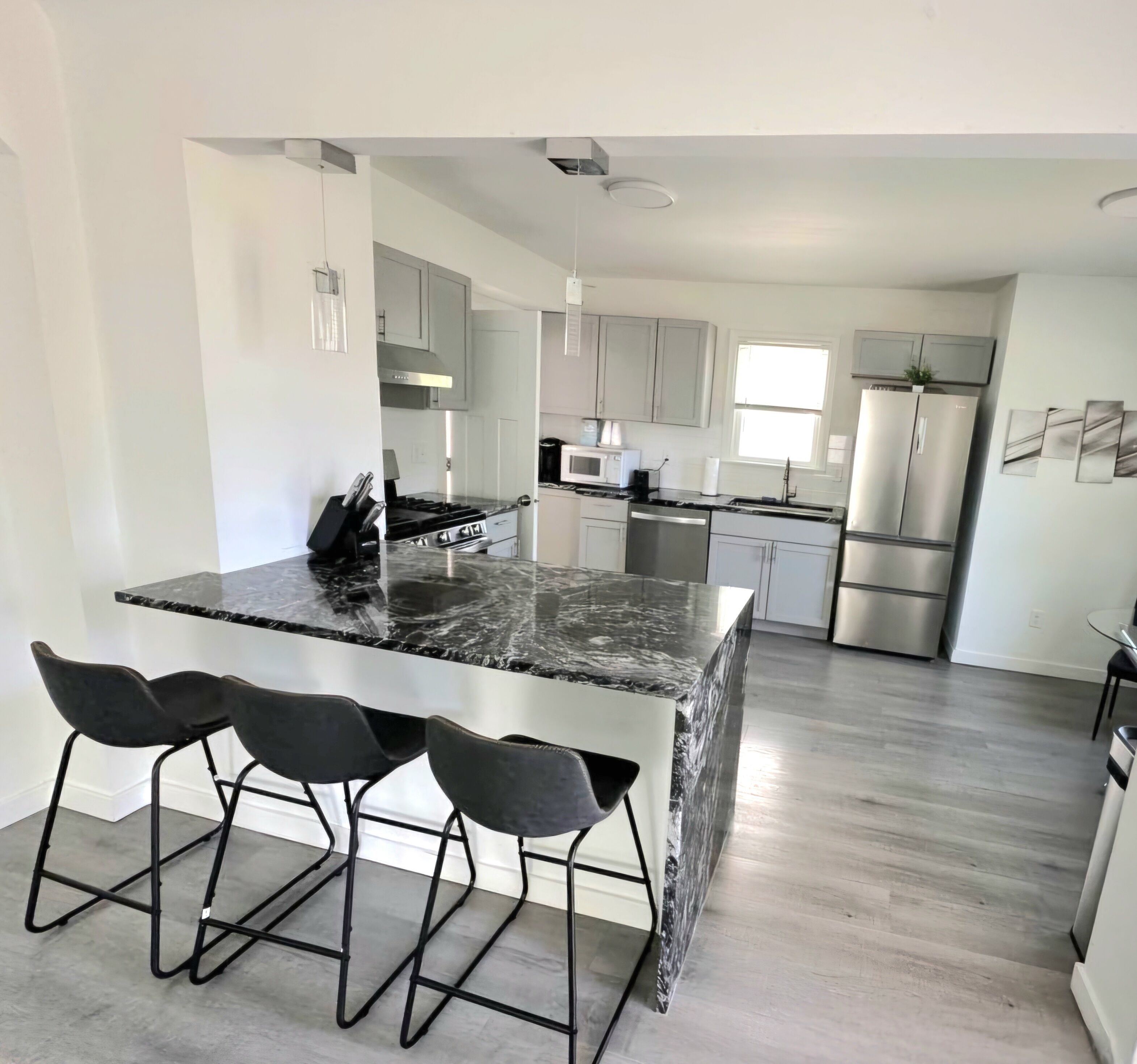 Refrigerador, microondas, horno y parrilla de estufa 