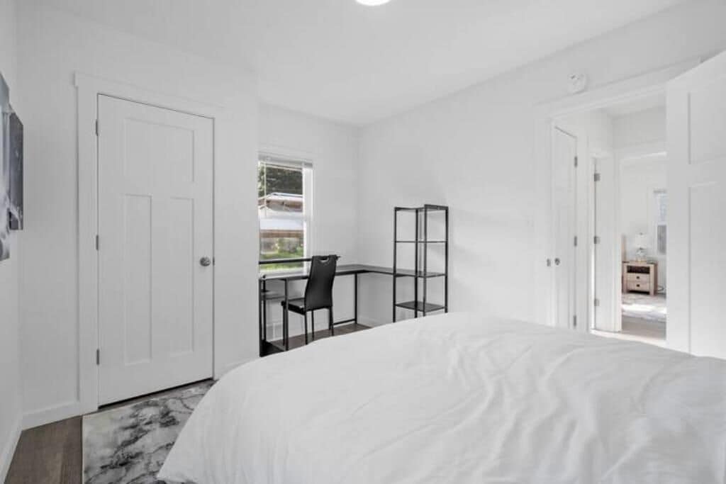 5 bedrooms, desk, free WiFi, bed sheets