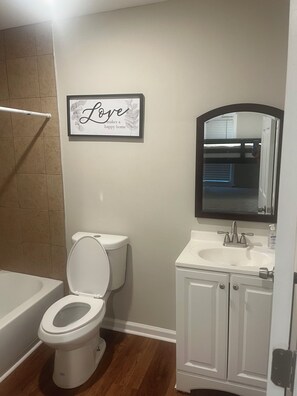 Towels, soap, toilet paper - Atlanta Heaven, 5 MINS From Mercedes Benz (Atlanta)