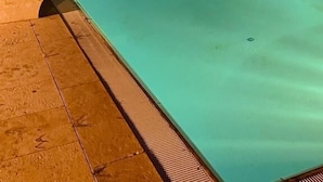 A swimming pool at dusk with a clear sky and a visible moon. - Villa Valmarana De Toni-Dimora Storica (Creazzo)