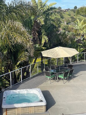 Terrace/patio - Resort-Style Home for Families: Pool, Theater, Arcade, Hot Tub, Central location (San Diego)