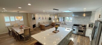 Resort-Style Home for Families: Pool, Theater, Arcade, Hot Tub, Central location