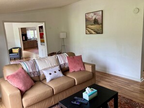 Smart-TV, DVD-Player, Bücher