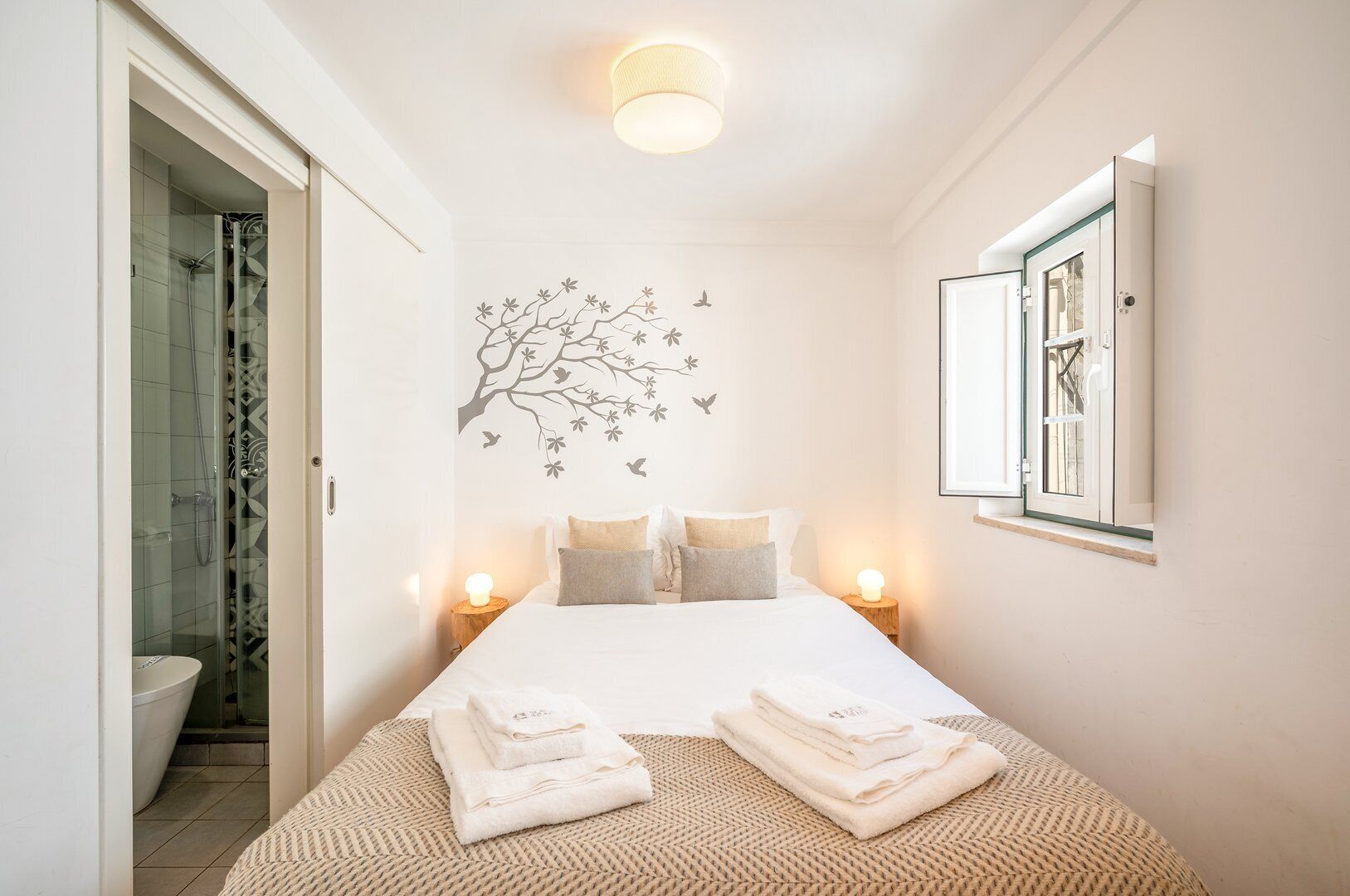 1 bedroom, internet, bed sheets