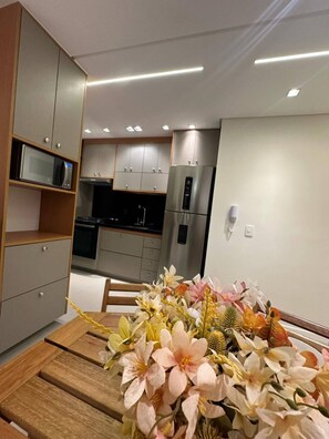 Mikrobølgeovn, ovn og kokeplater