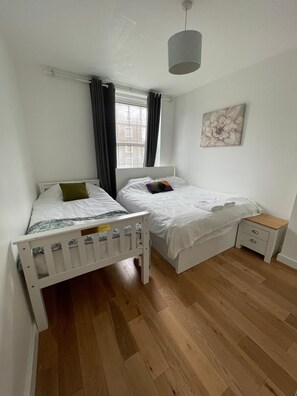 Apartment | 3 bedrooms, free WiFi, bed sheets - 3 Bed Flat - Sleeps 6 - Parking - Wifi (London)
