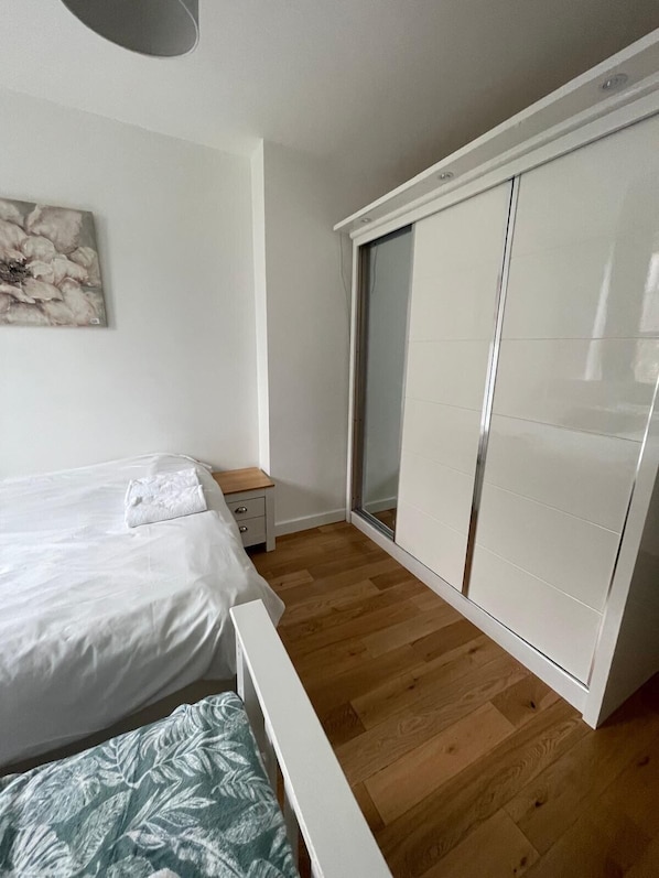 Apartment | 3 bedrooms, free WiFi, bed sheets - 3 Bed Flat - Sleeps 6 - Parking - Wifi (London)