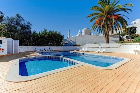 House. Carvoeiro Pool House by Vacationy